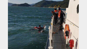 통영 인근 바다서 어선 전복…1명 구조·1명 의식불명