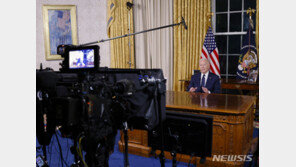 바이든, 가자서 풀려난 미국인 인질 2명과 화상통화