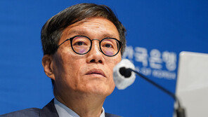 이창용 한은 총재 “물가 불확실…상당 기간 긴축 이어가야”