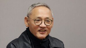 유인촌 장관, 첫 산업현장 행보…영상콘텐츠·게임업계 만나