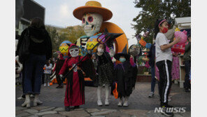 “지하철 타려면 핼러윈 분장 지워라”…中서 논란