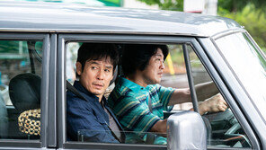 부정한 공권력에 뒤틀린 동네친구 3명의 삶