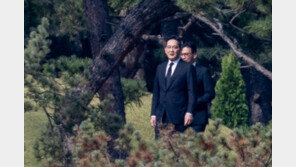 ‘신경영’ 외쳤던 故 이건희 3주기…이재용, 수원 선영서 ‘조용한 추모’