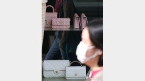 연말 앞두고 명품 가격 또다시 ‘들썩’…“오늘이 제일 싸다”