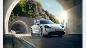 E-퍼포먼스를 대표하는 혁신적인 전기 스포츠카 