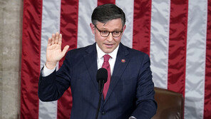 美하원의장에 ‘친(親)트럼프’ 존슨…22일만에 의회 정상화