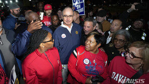 美 자동차노조, 포드와 잠정 합의…파업 41일 만