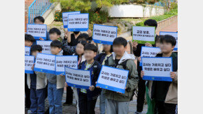 학생싸움 말리던 교사, 아동학대로 고소한 학부모…법원 판단은?