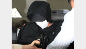 상공서 비행기 비상문 강제로 연 30대에 징역 6년 구형