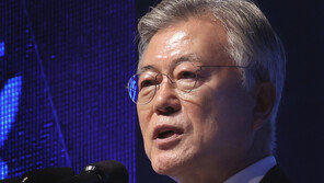 文 “전 정부에서 국민소득 日 추월했는데…격차 거꾸로 더 벌어져”