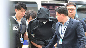 승객 197명 태운 항공기서 출입문 연 30대에 징역 6년 구형