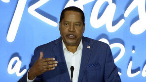 美 대선주자 래리 엘더, 선거운동 중단…트럼프 지지 선언