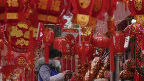 “섣달그믐날엔 안 쉰다니”…中 춘절 연휴 놓고 논란