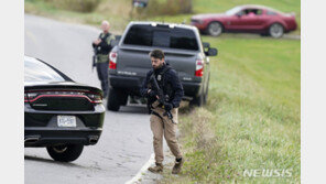 美메인 총격범 행방 24시간 넘게 오리무중…주민 경계, 학교 휴교