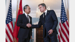 美中 외교수장 이례적 연이틀 회담… “대화로 갈등 줄여야” 