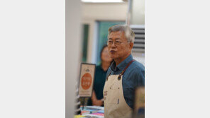 文 평산책방, 운영 반년만에 8만여권 팔아…판매 1위 책은?