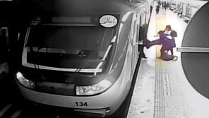 ‘히잡 미착용’ 이란 10대 소녀 사망…도덕경찰 폭행 의혹