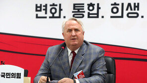 인요한, 이준석 ‘신당 창당설’에 “당사자도 우리도 좋지 않을 것”