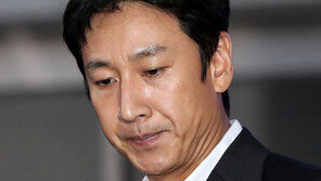 경찰, ‘마약 혐의’ 이선균 휴대전화-차량 압수…조만간 재소환