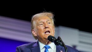 트럼프도 피하지 못한 ‘고령 논란’…방문지 이름 틀리고 대선 상대 착각