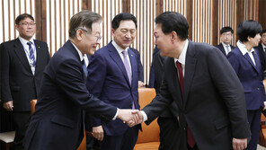 [사설]尹-李, 정부 출범 후 첫 대화… 민생 위한 협치로 이어져야