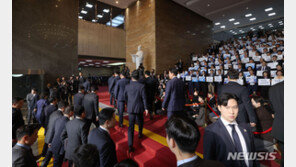 이원욱 “민주, 윤 대통령 입장 때 시위 대신 박수쳤어야“