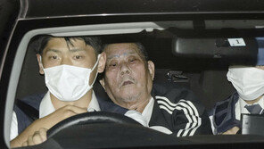 日 총격·인질극 80代 노인 체포…“우체국 교통사고 처리 불만”