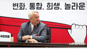 與 혁신위, 윤리위 징계 해제에 “대통령 사면, 사법부가 갑론을박 안 해”