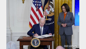 “2024대선의 바이든 선거전략 2020년의 주제 ‘재탕’” AP