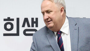 민주당 “인요한 혁신위, 곁다리만…대통령에 말 못하면 존재 이유 없어”