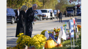 바이든, 메인주 총기 난사 현장 방문… “총 안맞을 자유 보호해야”