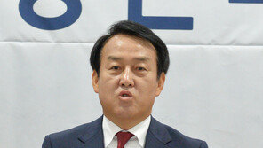 ‘소방관 폭행’ 공소기각 정연국 전 靑대변인 형사보상금 받는다