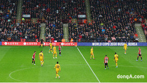 EPL 전광판에 “BUSAN IS READY”… 롯데, ‘부산 엑스포’ 유치 기원 광고 