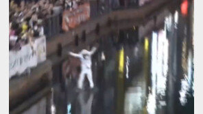 “풍덩, 풍덩”… 오사카 시민들이 강물에 뛰어든 이유는