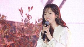 한지민, 사비로 첫 팬미팅 “자랑스러운 배우로 남고 싶다”