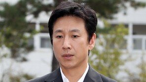 이선균 협박해 돈 뜯은 유흥업소 실장 구속기소