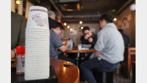 플라스틱 빨대 단속 유예에 환경단체 “직무유기…혼란만 가중”