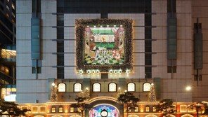 주말 더현대서울에 1만 명 인파… 백화점 3사 ‘크리스마스 전쟁’ 시작