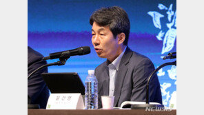 ‘허위인턴 급여수령 혐의’ 윤건영 벌금 500만원 구형