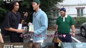 김우빈, 도경수 향해 “너 자체가 선물이야” 훈훈