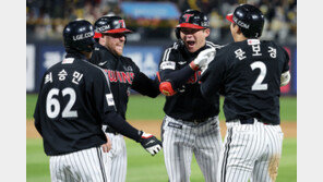 ‘오지환 9회 역전 스리런’ LG, KT 8-7 제압…우승 확률 85% 잡았다[KS3]