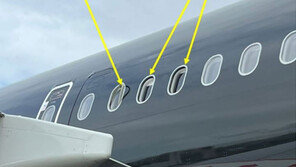 “왜 춥고 시끄럽지” 비행기 안 살펴보니…4300m 하늘서 창문 사라졌다