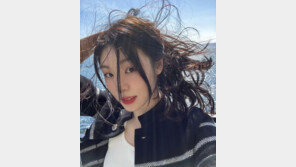 김연아, ‘♥고우림 군입대’ 앞두고 부산 여행…긴 생머리 흩날리며