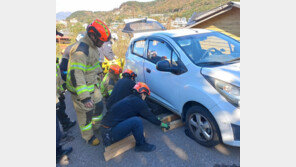 트렁크 짐 빼다가…경사로에서 차량 뒤로 밀려 사망