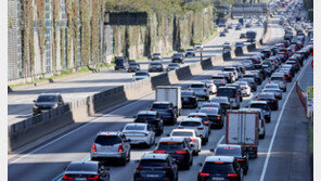 막바지 ‘단풍놀이’ 고속도로 혼잡…부산→서울 5시간10분