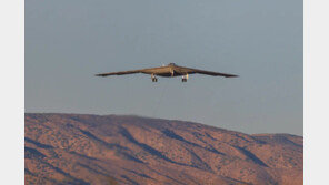 美 차세대 스텔스 폭격기 ‘B-21’ 첫 시험 비행