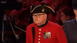 런던서 울려 퍼진 참전용사의 아리랑…찰스3세, 英현충일 행사 참석 