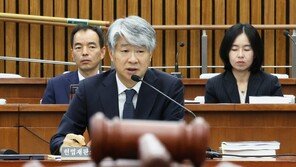이종석 “헌재소장 임기 남은 11개월만 수행… 연임 할지는 그때 밝힐것” 