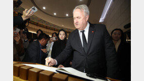 인요한, ‘험지 출마 무응답’에 “움직임 있을 것…100% 확신”