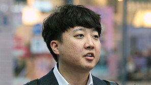 이준석 “인요한, ‘윤핵관 압박’ 한동훈 카펫 깔기…김기현 1~2주내 쫓겨날 것”